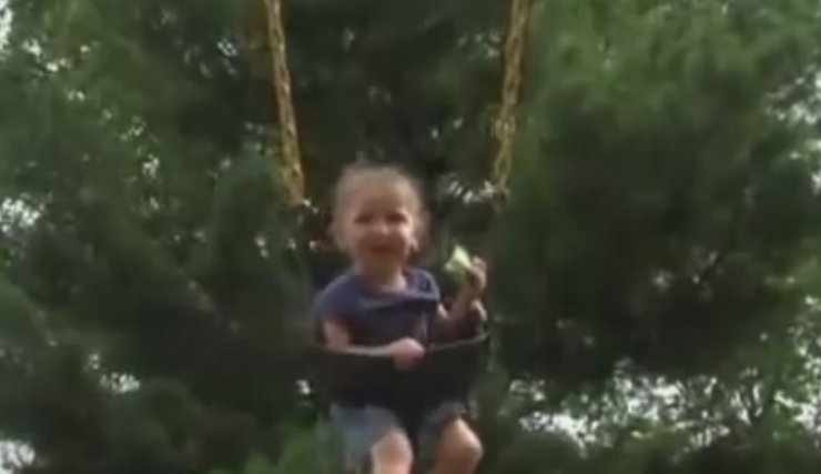 Illustration de l'article : 3 ans apr&egrave;s le d&eacute;c&egrave;s du papa, un policier tombe sur les 6 enfants du d&eacute;funt, pieds nus dans un magasin ! Une sc&egrave;ne qui le brise de l'int&eacute;rieur&hellip; 