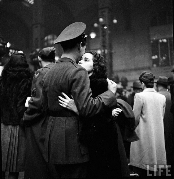 Illustration de l'article : L’amour persiste via les photos, même si la guerre sépare les amoureux… La preuve en 14 images !