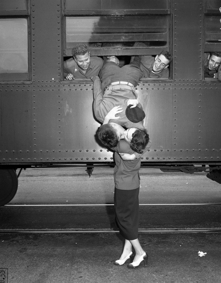 Illustration de l'article : L’amour persiste via les photos, même si la guerre sépare les amoureux… La preuve en 14 images !
