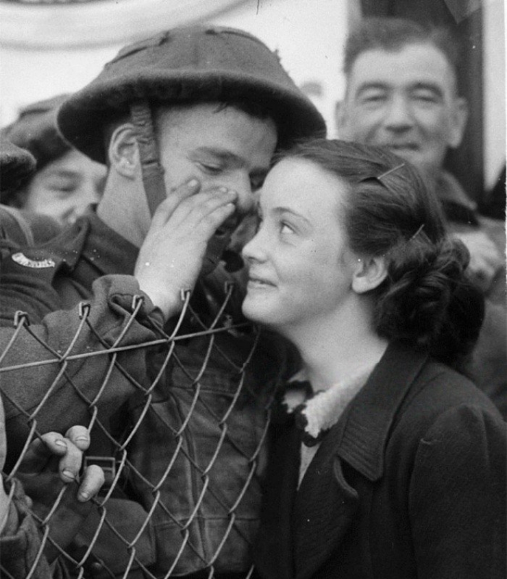 Illustration de l'article : L’amour persiste via les photos, même si la guerre sépare les amoureux… La preuve en 14 images !