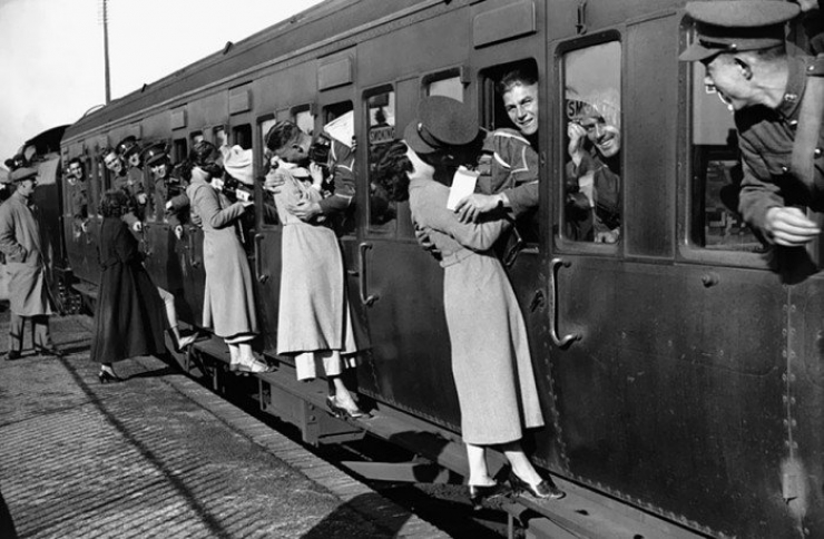 Illustration de l'article : L’amour persiste via les photos, même si la guerre sépare les amoureux… La preuve en 14 images !