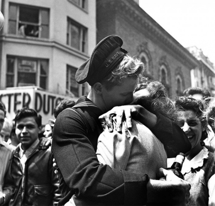 Illustration de l'article : L’amour persiste via les photos, même si la guerre sépare les amoureux… La preuve en 14 images !