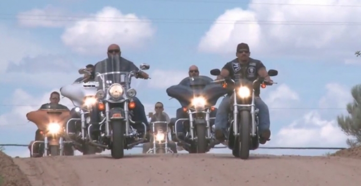 Illustration de l'article : Une petite fille de 5 ans se fait tabasser en rue... Puis ces motards d&eacute;barquent !