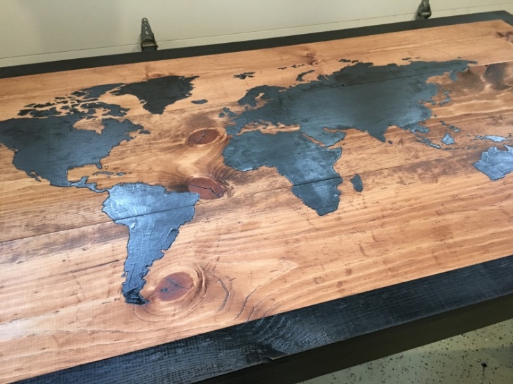 Illustration de l'article : Une simple table, transform&eacute;e en une pi&egrave;ce unique !