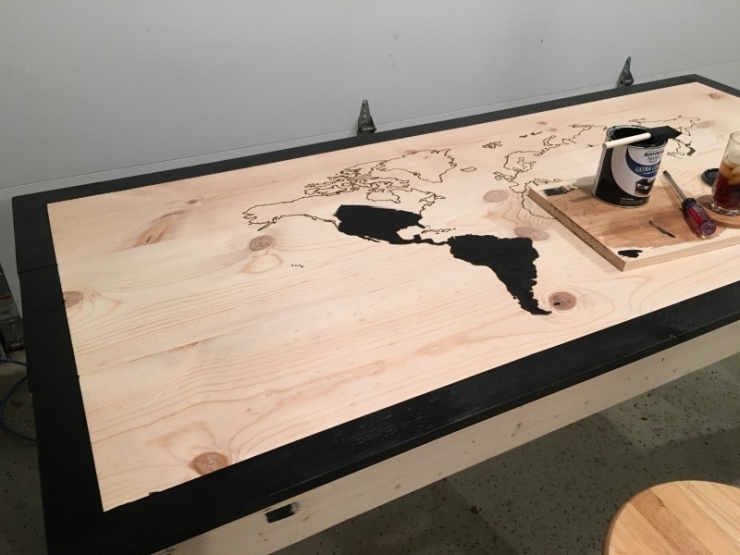 Illustration de l'article : Une simple table, transform&eacute;e en une pi&egrave;ce unique !