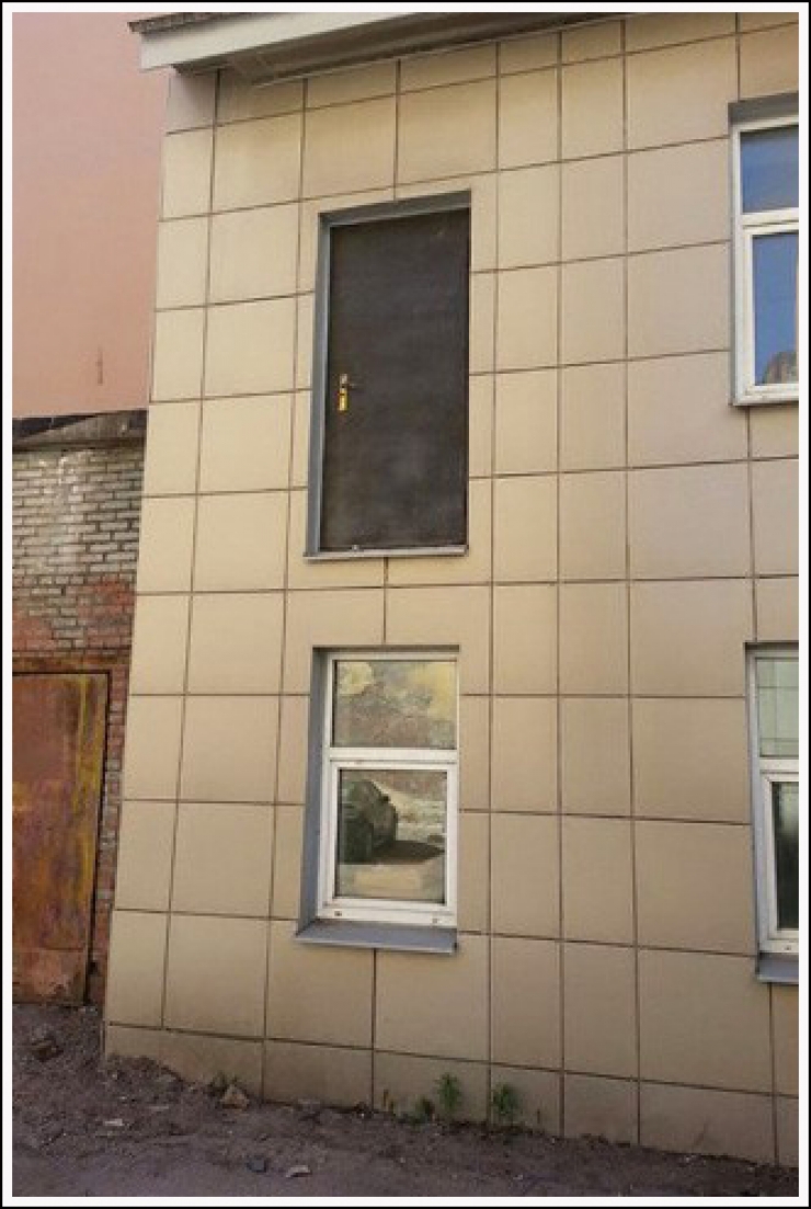 Illustration de l'article : 15 ratés d'architecture qui prouvent qu'il ne faut pas boire d'alcool en travaillant ! On ne leur demandait pas grand chose...