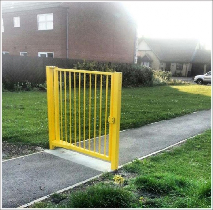 Illustration de l'article : 15 ratés d'architecture qui prouvent qu'il ne faut pas boire d'alcool en travaillant ! On ne leur demandait pas grand chose...