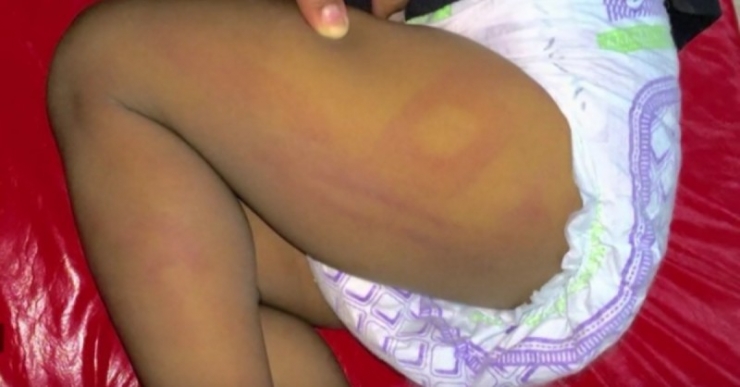 Illustration de l'article : Horrifi&eacute;e, cette maman comprend tout en d&eacute;couvrant la cam&eacute;ra de surveillance de son b&eacute;b&eacute; de 2 ans...