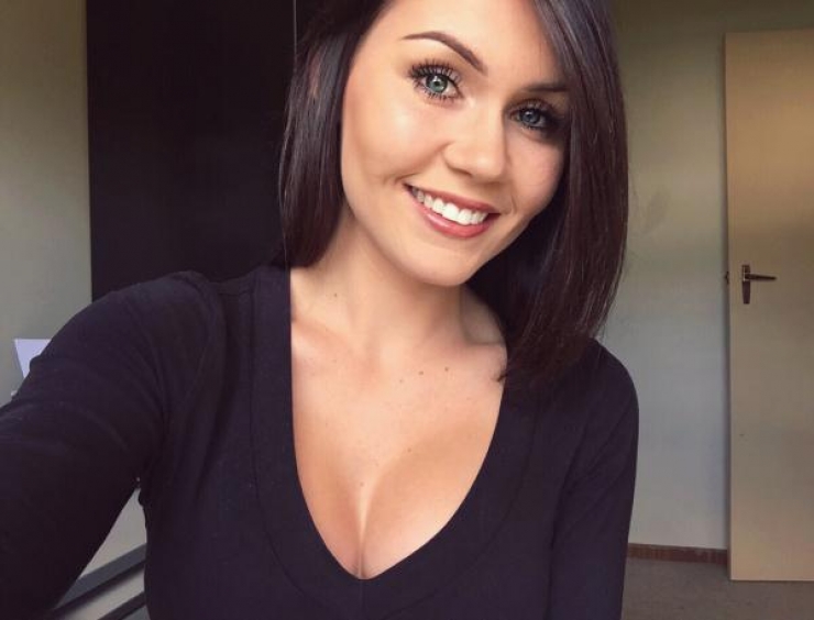 Illustration de l'article : 19 photos qui prouvent que les brunes aux yeux clairs sont les plus belles