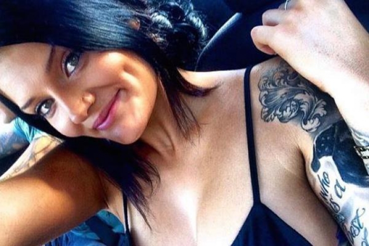 Illustration de l'article : 19 photos qui prouvent que les brunes aux yeux clairs sont les plus belles