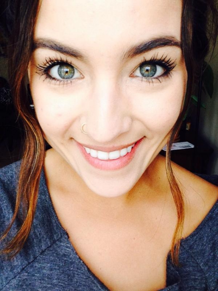 Illustration de l'article : 19 photos qui prouvent que les brunes aux yeux clairs sont les plus belles