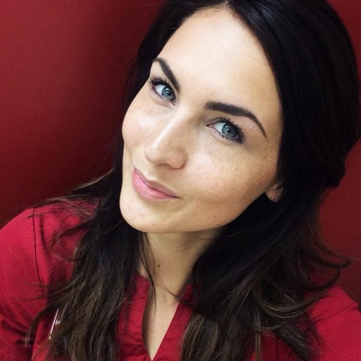 Illustration de l'article : 19 photos qui prouvent que les brunes aux yeux clairs sont les plus belles