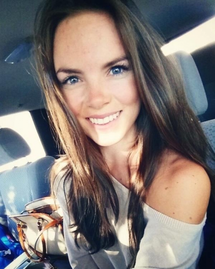 Illustration de l'article : 19 photos qui prouvent que les brunes aux yeux clairs sont les plus belles