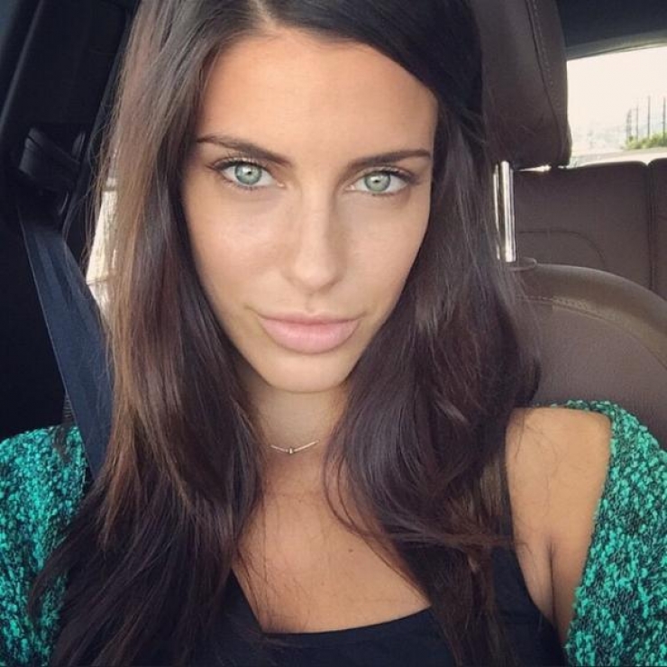 Illustration de l'article : 19 photos qui prouvent que les brunes aux yeux clairs sont les plus belles