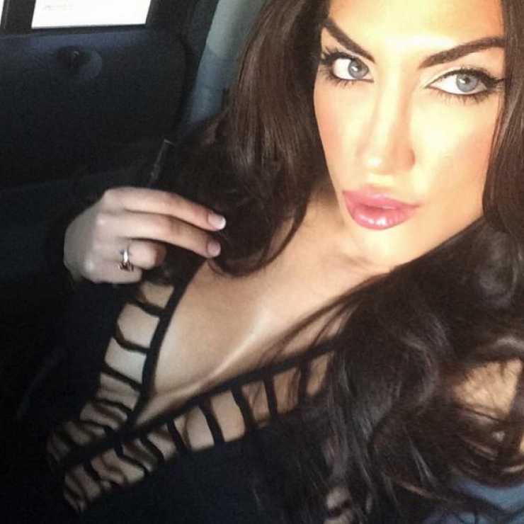 Illustration de l'article : 19 photos qui prouvent que les brunes aux yeux clairs sont les plus belles