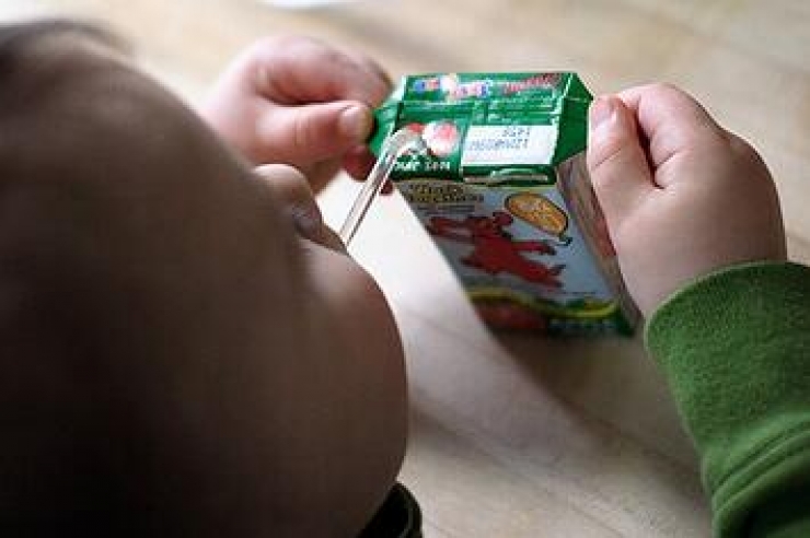 Illustration de l'article : 29 astuces pour faciliter la vie des parents ! Brillant ce truc du bébé dans le panier !