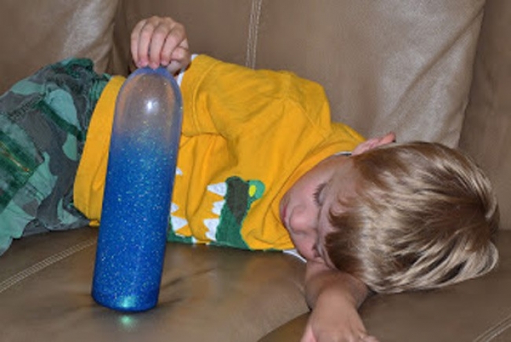 Illustration de l'article : 29 astuces pour faciliter la vie des parents ! Brillant ce truc du bébé dans le panier !