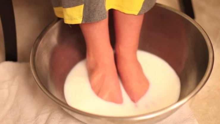 Illustration de l'article : Avant de vous ruiner dans des pédicures, utilisez cette astuce ! Deux ingrédients pour retrouver des pieds de bébé !