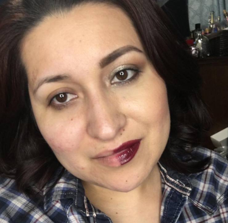 Illustration de l'article : Une moitié de visage sans maquillage, et l'autre avec... Ces 19 femmes nous montrent que c'est un monde de différence !