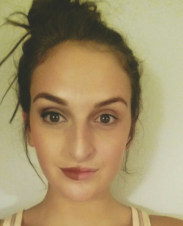 Illustration de l'article : Une moitié de visage sans maquillage, et l'autre avec... Ces 19 femmes nous montrent que c'est un monde de différence !