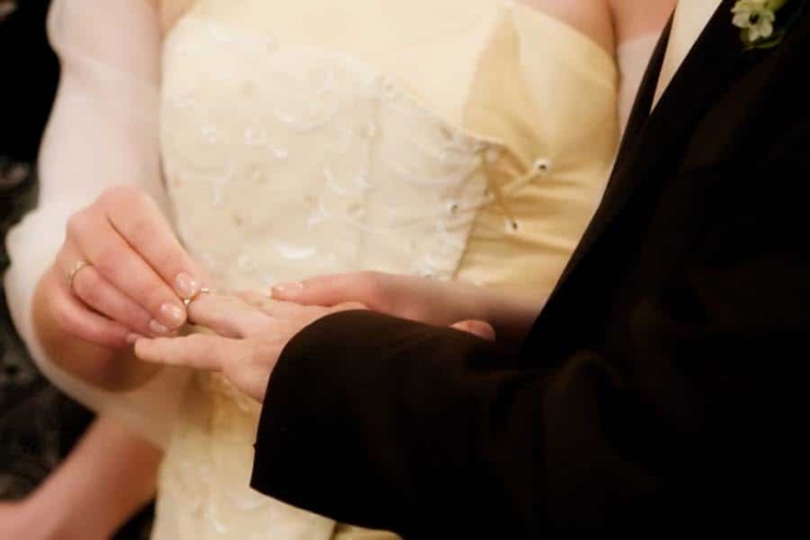 Illustration de l'article : Alors qu'il pensait se rendre au restaurant, il se retrouve &agrave; sa propre c&eacute;r&eacute;monie de mariage !