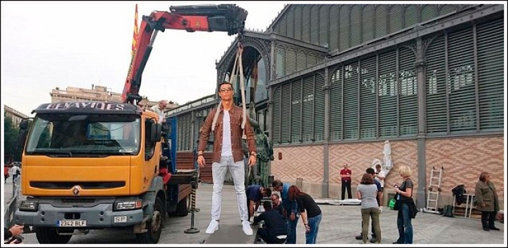 Illustration de l'article : Cristiano a-t-il bien fait en s'affichant devant sa Lamborghini ? Personne n’est à l’abri d’un détournement de photo sur internet, pas même l’un des meilleurs footballeurs du monde.