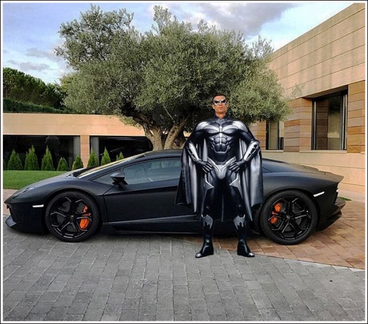 Illustration de l'article : Cristiano a-t-il bien fait en s'affichant devant sa Lamborghini ? Personne n’est à l’abri d’un détournement de photo sur internet, pas même l’un des meilleurs footballeurs du monde.