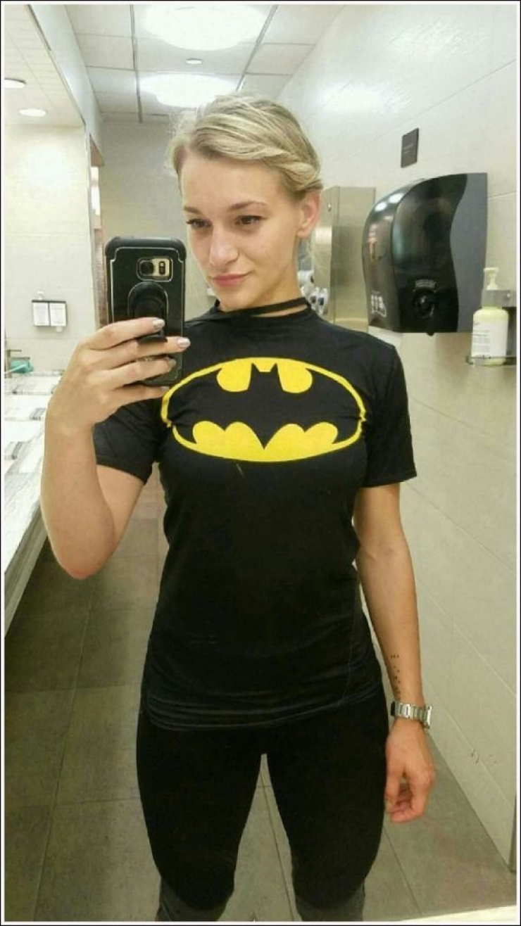 Illustration de l'article : 38 photos de filles en style « super héros » qui vous donneront envie d’être en détresse !
