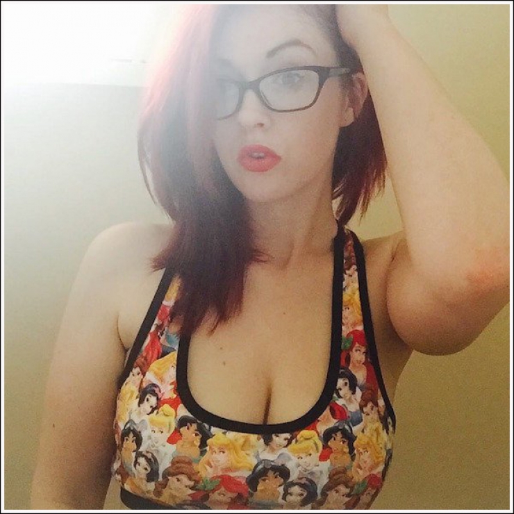 Illustration de l'article : 38 photos de filles en style « super héros » qui vous donneront envie d’être en détresse !