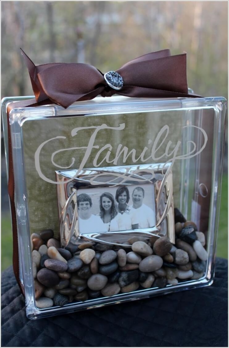 Illustration de l'article : Comment organiser vos photos et cadres sur vos murs ? Voici 70 id&eacute;es d&eacute;co !