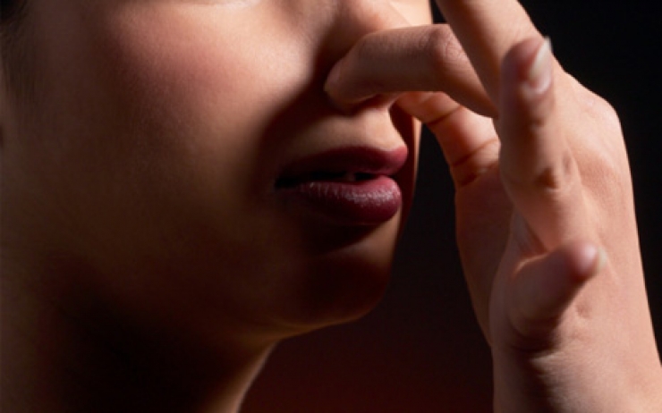 Illustration de l'article : Voilà un siècle que cette pommade existe et vous pouvez l'utiliser dans plusieurs astuces et contre pas mal de douleurs...