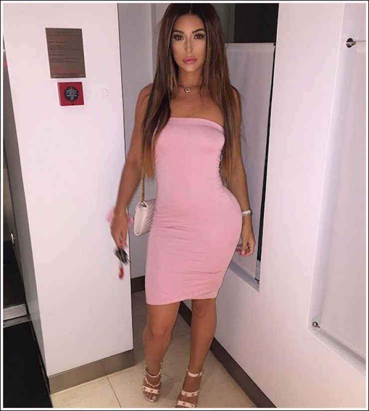 Illustration de l'article : 26 photos de nanas avec des robes peut-être trop moulantes