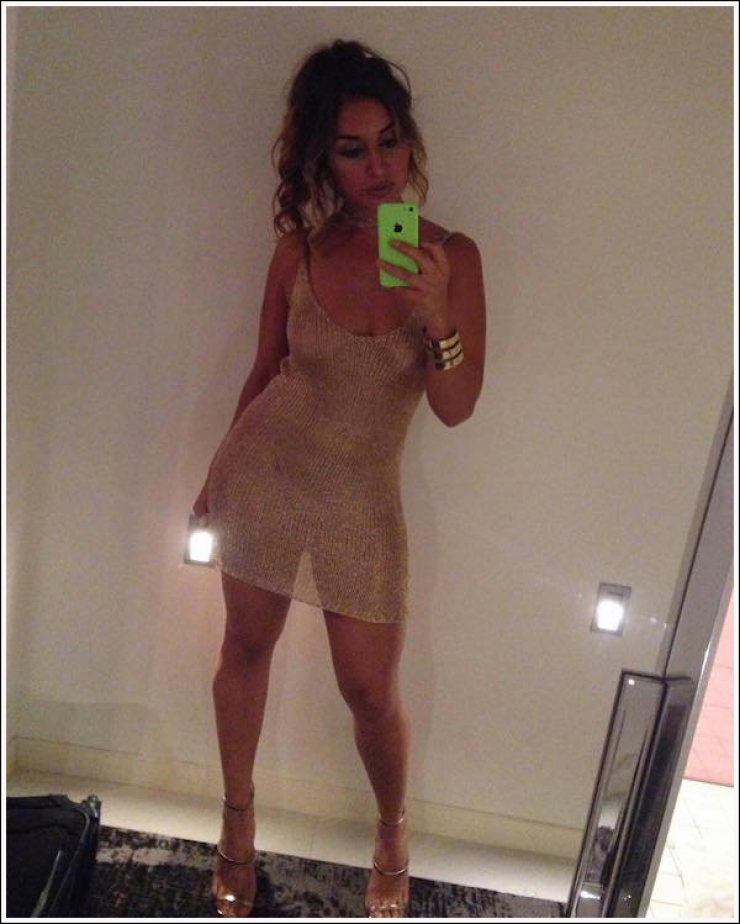 Illustration de l'article : 26 photos de nanas avec des robes peut-être trop moulantes