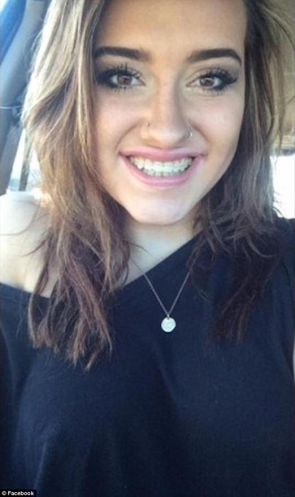 Illustration de l'article : Virée de l'école parce que la direction estime qu'on voit sa poitrine à travers le gilet! Qu'en dites-vous ?