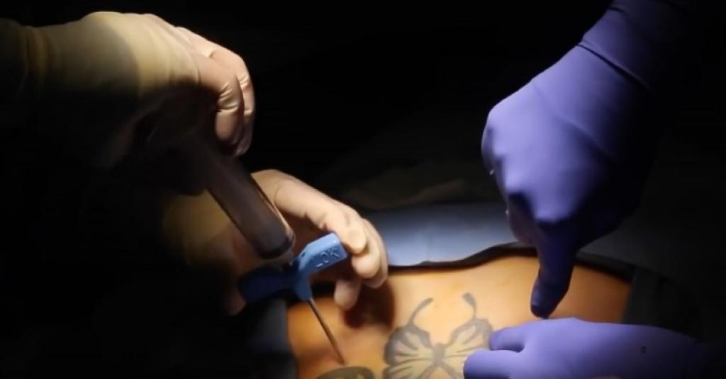 Illustration de l'article : Cet ado supplie sa m&egrave;re d'arr&ecirc;ter, mais elle ne peut pas. Une v&eacute;rit&eacute; qui met les larmes aux yeux.