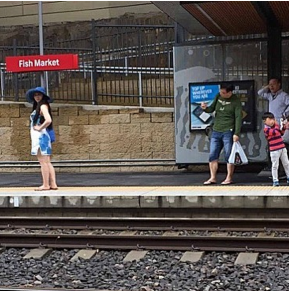 Illustration de l'article : Instagram: Cliché d'une femme parfait = Petit ami souple et patient derrière l'objectif! Hommage à ceux qui, par amour, trainent si souvent au sol! (15 Photos)