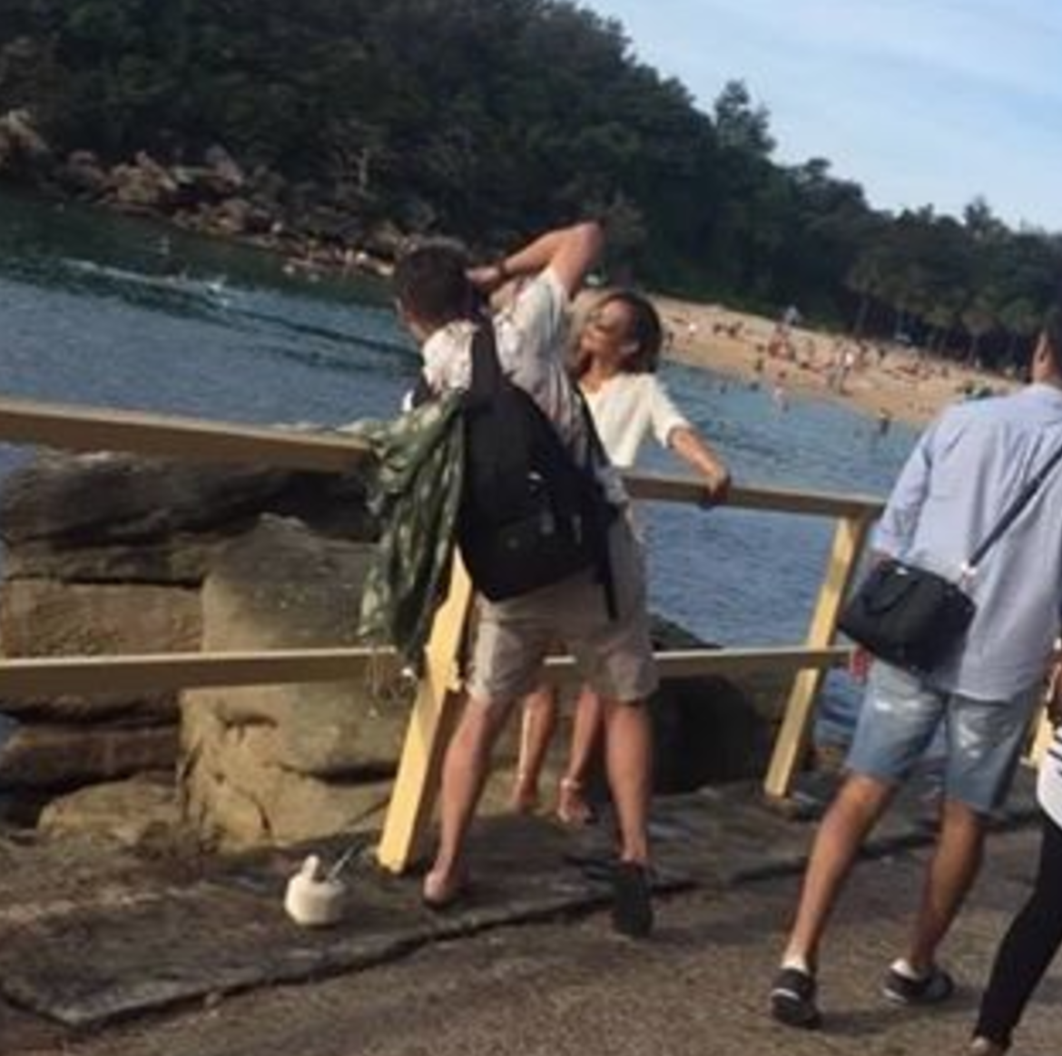 Illustration de l'article : Instagram: Cliché d'une femme parfait = Petit ami souple et patient derrière l'objectif! Hommage à ceux qui, par amour, trainent si souvent au sol! (15 Photos)