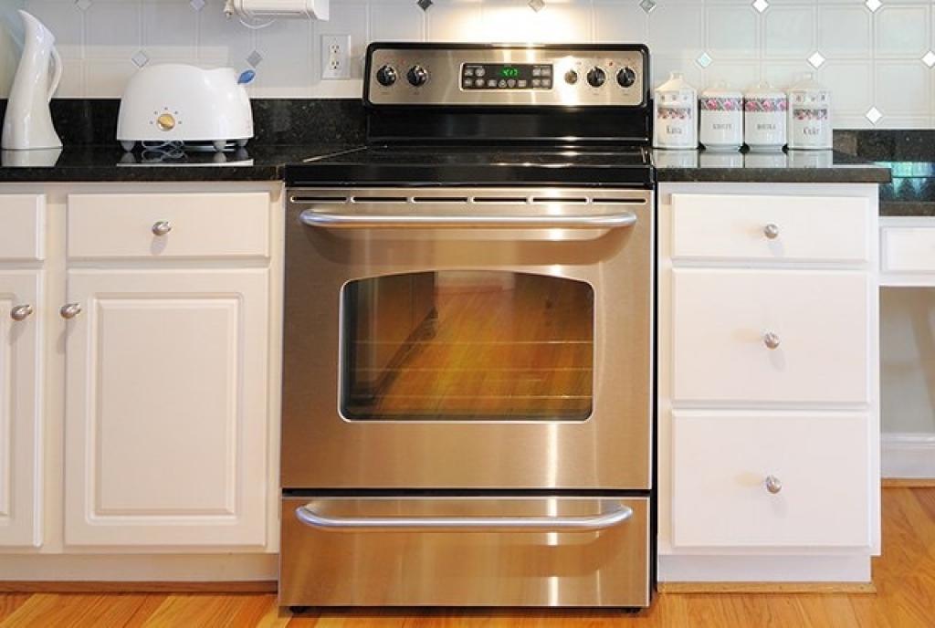 Illustration de l'article : C'est donc à ça que sert le tiroir sous le four ! Et moi qui y rangeais mes casseroles...