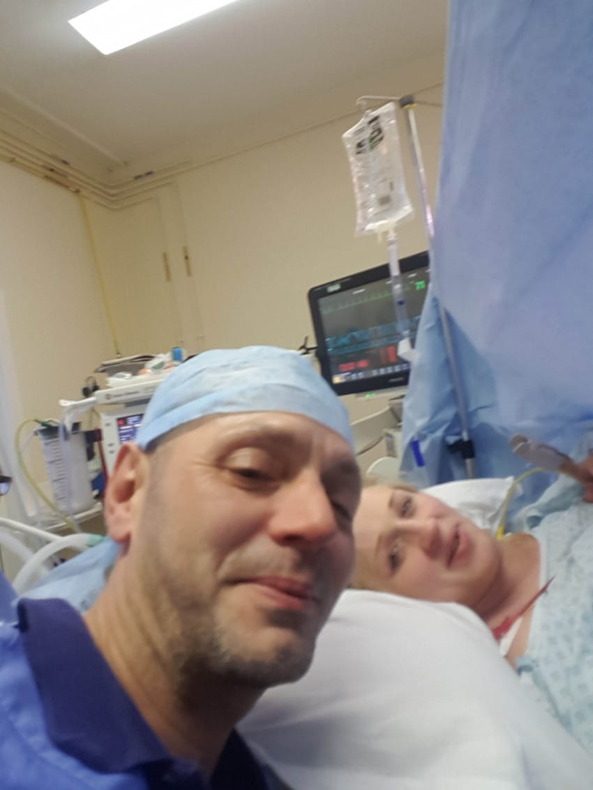 Illustration de l'article : Elle Accouche D'un Bébé En Parfaite Santé, Puis Il Se Met À Pleurer Et Elle Voit Ceci: