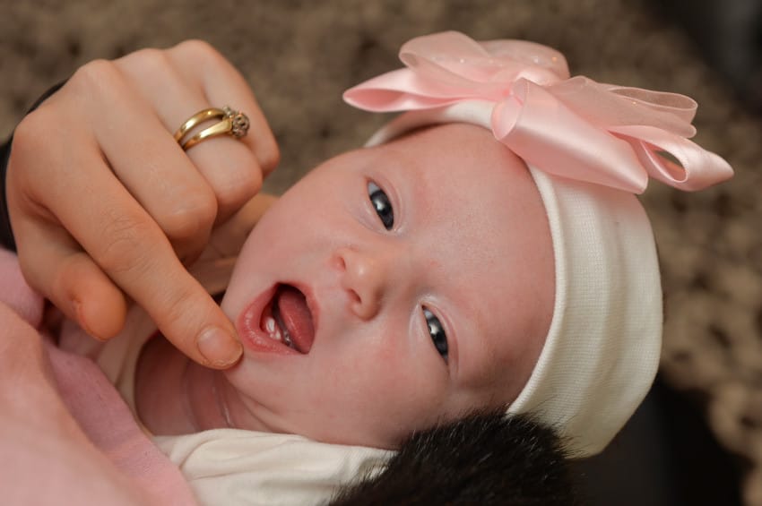 Illustration de l'article : Elle Accouche D'un Bébé En Parfaite Santé, Puis Il Se Met À Pleurer Et Elle Voit Ceci: