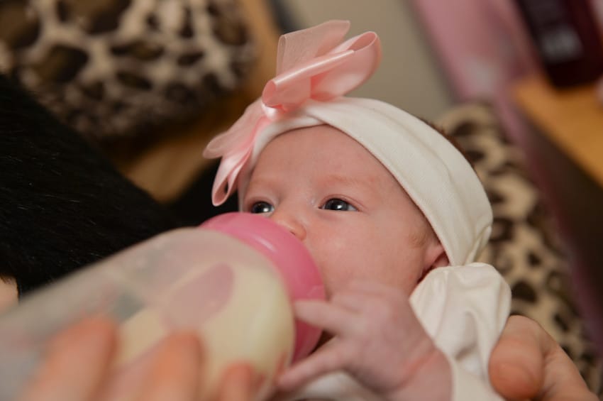 Illustration de l'article : Elle Accouche D'un Bébé En Parfaite Santé, Puis Il Se Met À Pleurer Et Elle Voit Ceci: