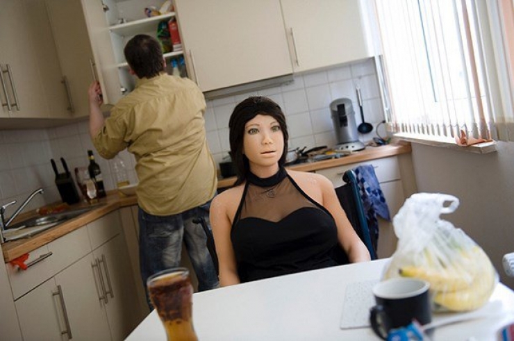 Illustration de l'article : "Je vis avec Jenny, ma poupée en silicone depuis 6 ans"