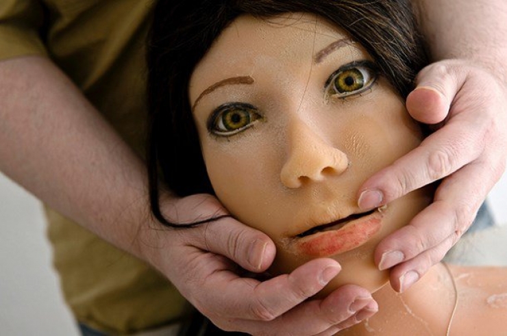 Illustration de l'article : "Je vis avec Jenny, ma poupée en silicone depuis 6 ans"