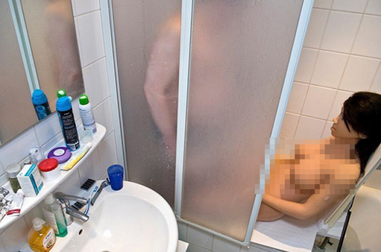 Illustration de l'article : "Je vis avec Jenny, ma poupée en silicone depuis 6 ans"