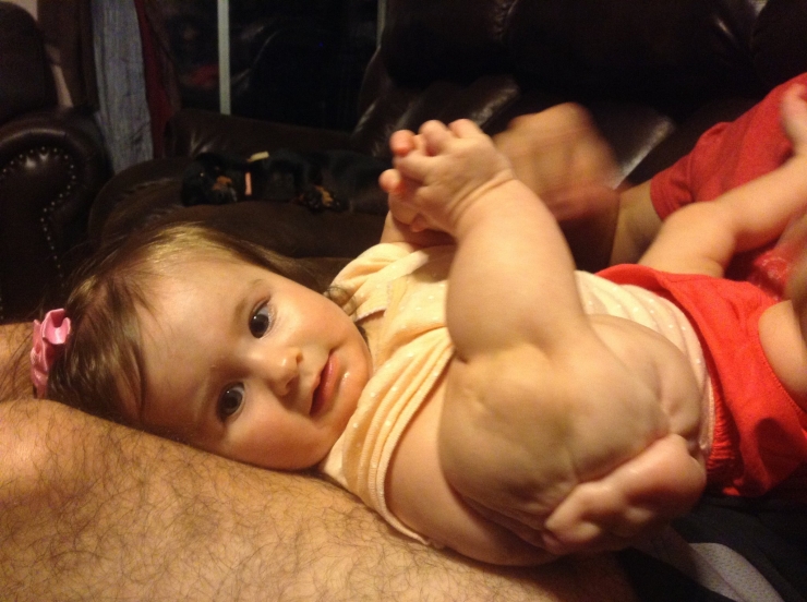 Illustration de l'article : Cette petite fait peur à certains élèves, alors sa mère leur donne une drôle d'explication pour les rassurer.