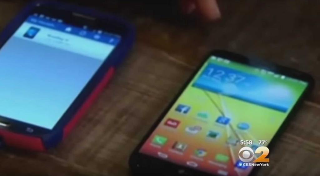 Illustration de l'article : Irritée Que Son Fils Ignore Tous Ses Appels Et Sms, Elle Crée L'invention Parfaite Pour Éliminer Le Problème!