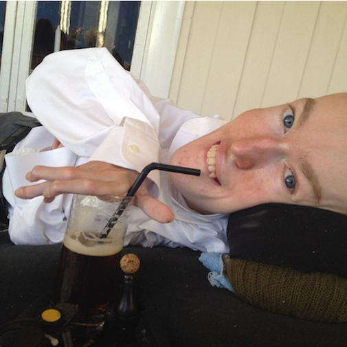 Illustration de l'article : &Agrave; La Naissance, Les Parents Ignorent Les Conseils Du M&eacute;decin...30 Ans Plus Tard, l'Homme Choque Le Monde Avec Ses Photos !