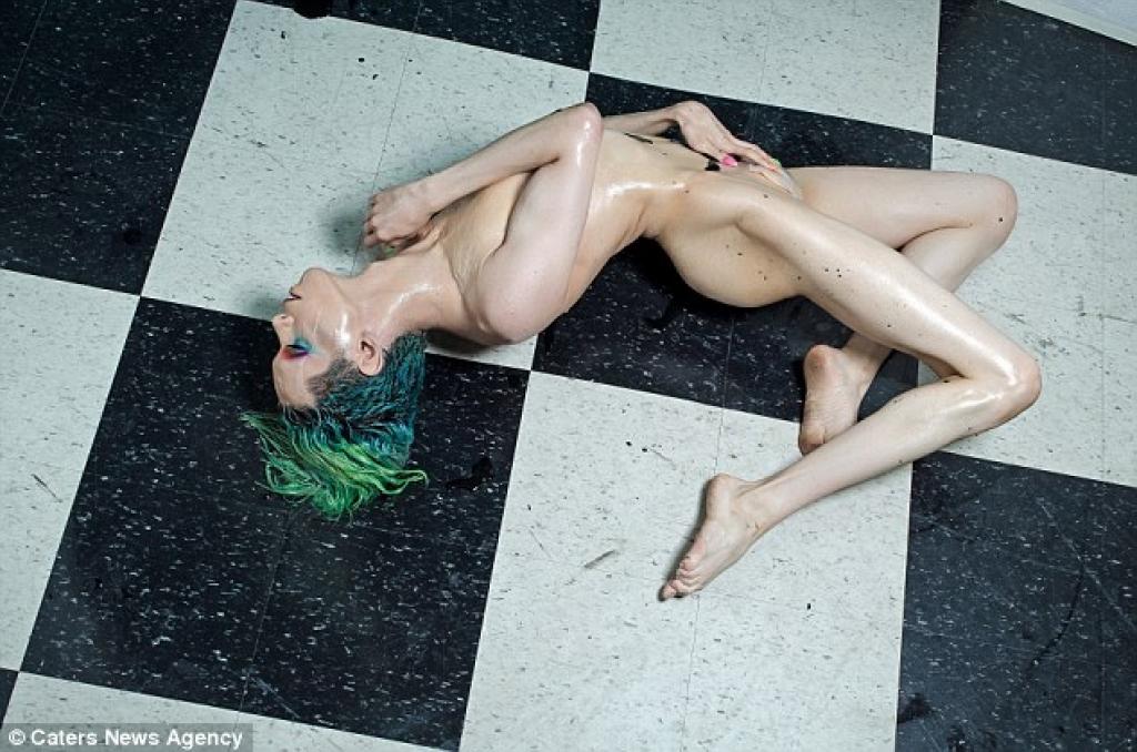 Illustration de l'article : 110 Chirurgies Et 50.000€ Pour Réaliser Son Rêve... Devenir Un Extra-Terrestre Sans S*xe!