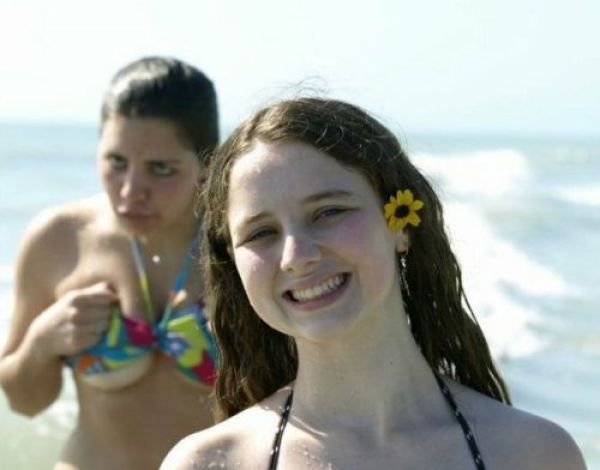 Illustration de l'article : Ces Gens Qui Ruinent Vos Photos Quand Vous Décidez Enfin De Sortir Le Bikini...(20 photos)