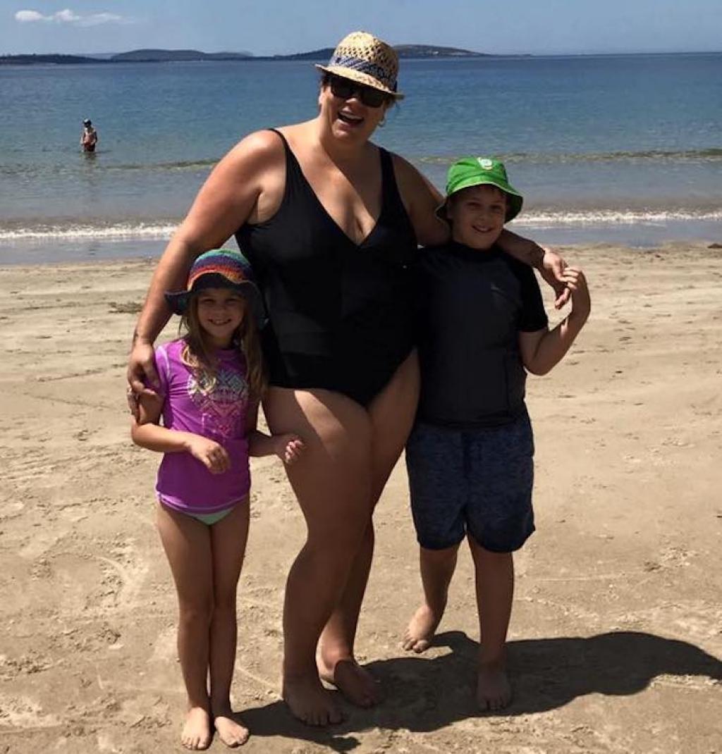 Illustration de l'article : Le mari prend le cliché mais si on regarde de plus près, ça va bien plus loin qu'une photo de famille !